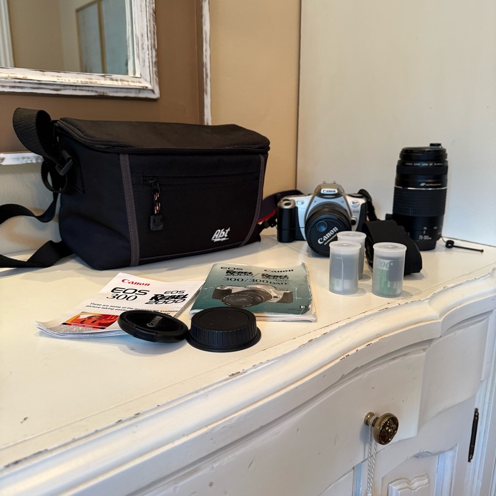 Canon EOS Rebel 2000 35mm Film SLR + EF 75-300mm Zoom Lens + Bag + Accessories